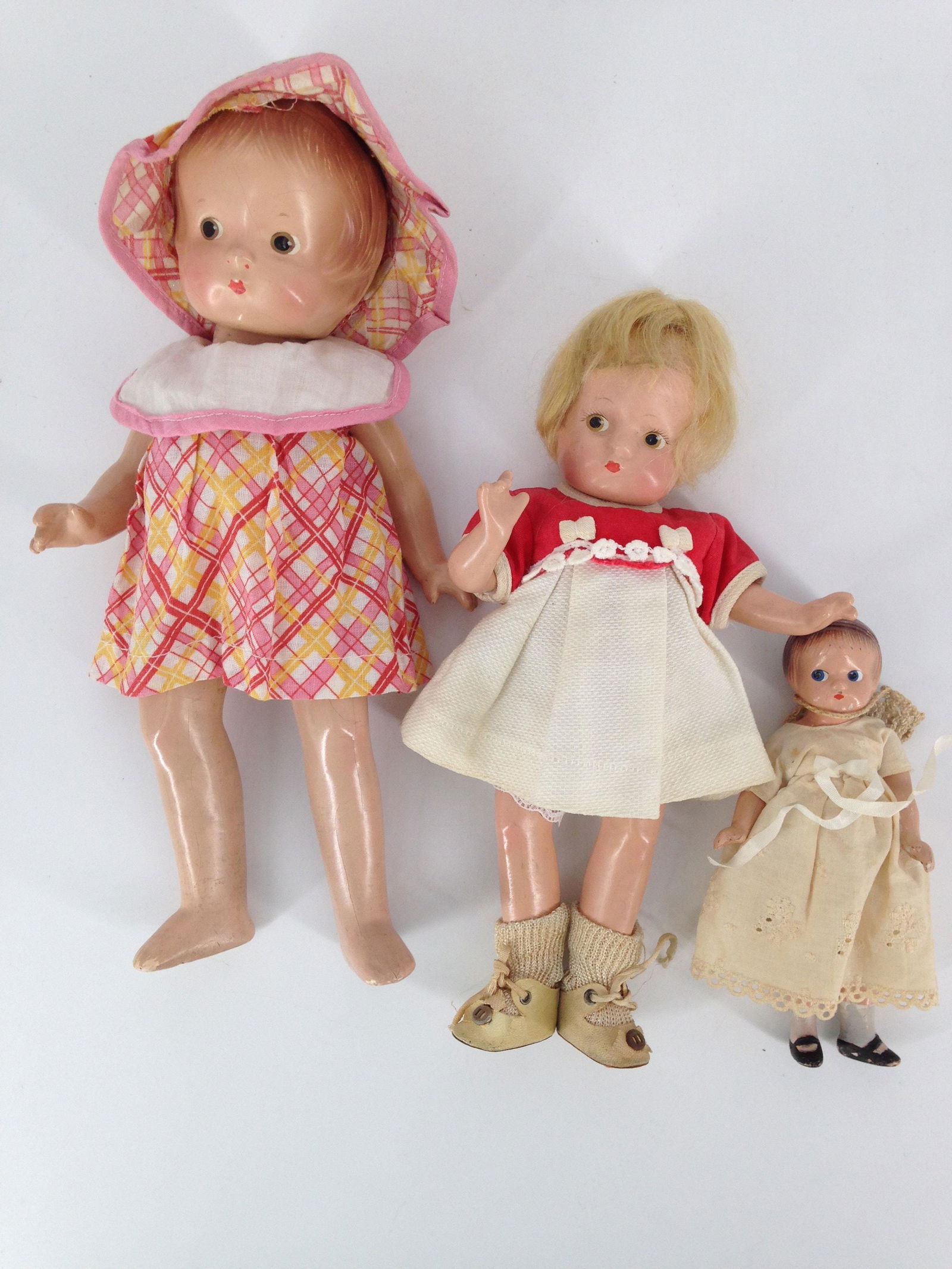 (3) VINTAGE EFFANBEE COMPOSITION PATSY DOLLS INCLUDING: (3) VINTAGE EFFANBEE COMPOSITION PATSY DOLLS INCLUDING 11" PATSY JR., 9 1/2" PATSYETTE AND 6" WEE PATSY. ALL HAVE MOLDED AND PAINTED HAIR AND FACIAL FEATURES AND FIVE-PIECE COMPOSITION BODIES. PATSYET