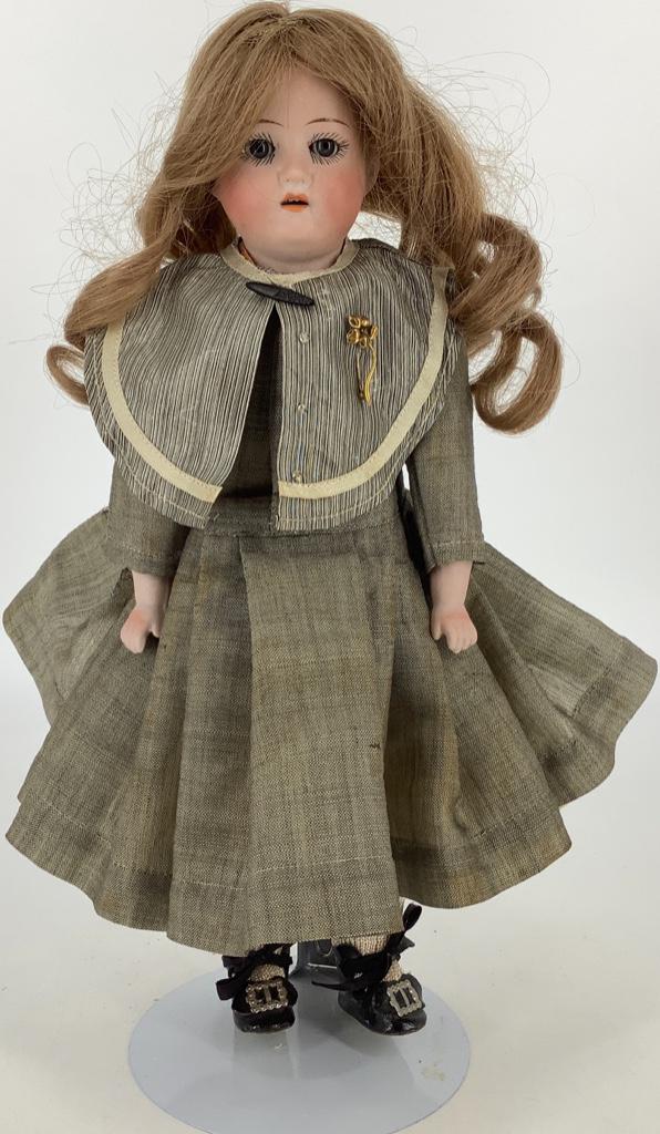 12Â½" Heubach Koppelsdorf 275 bisque shoulder head (1 of 1)