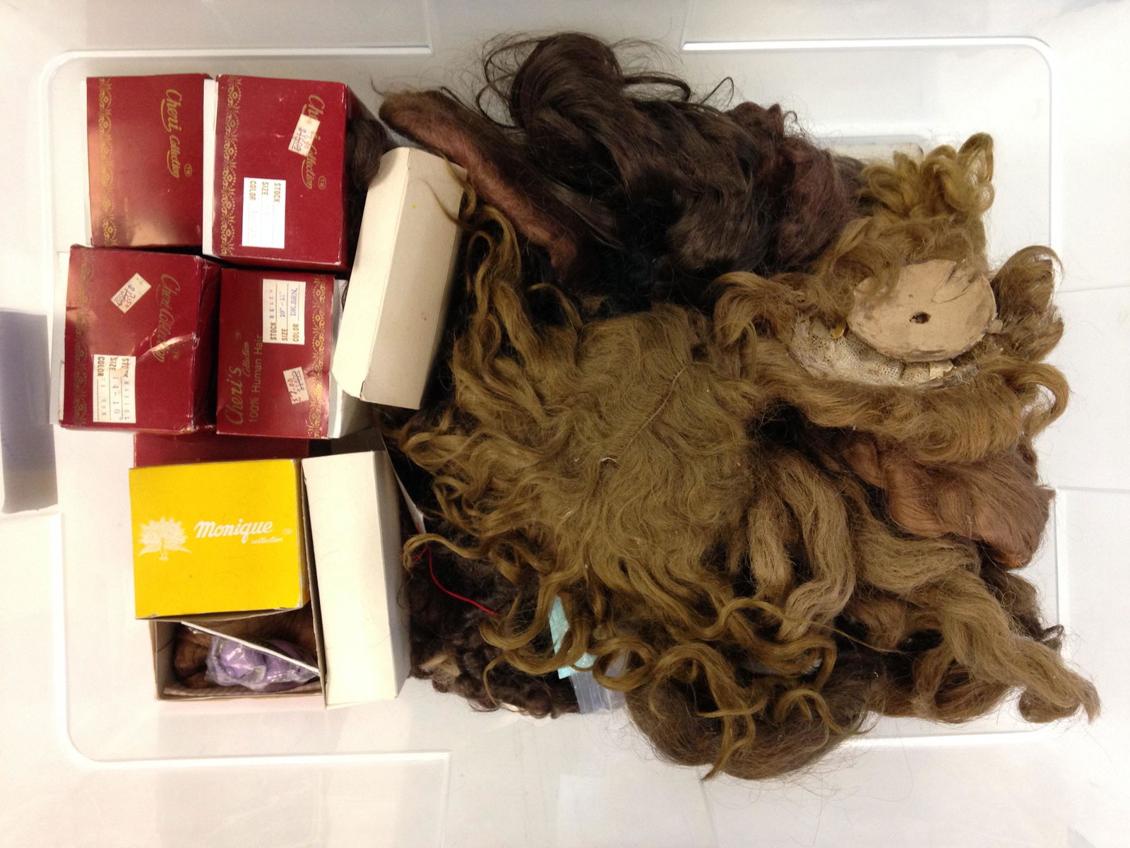 LOT OF MISCELLANEOUS SIZE DOLL WIGS INCLUDING ANTIQUE (1 of 1)