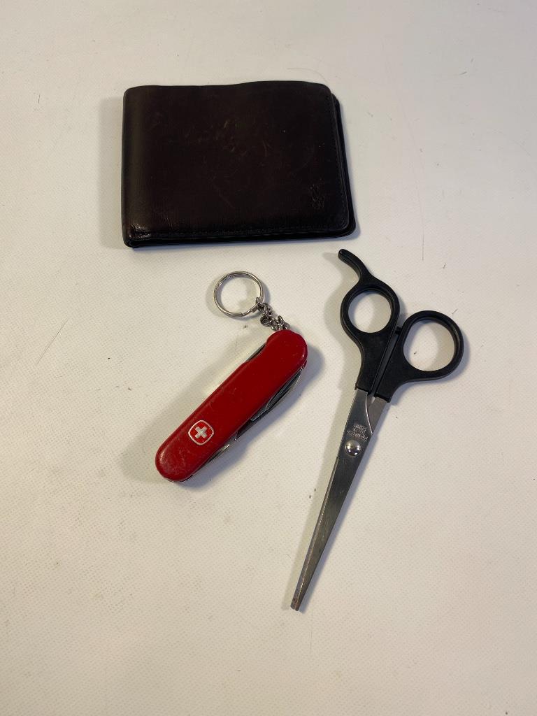 Menâ€™s Accessories - lot includes a pair of scissors, (1 of 2)