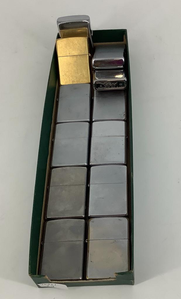 Box lot 12 Zippo lighters.: Box lot 12 Zippo lighters.