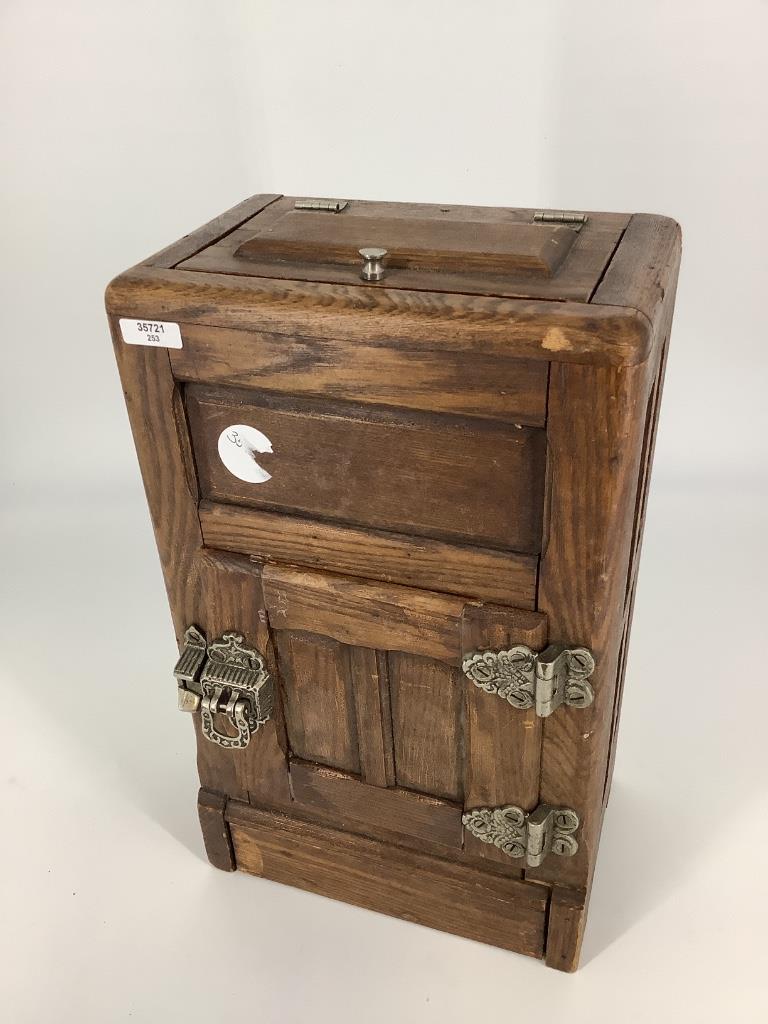 Salesman sample oak lift top icebox, 7.5â€ x 4.5â€ x (1 of 3)