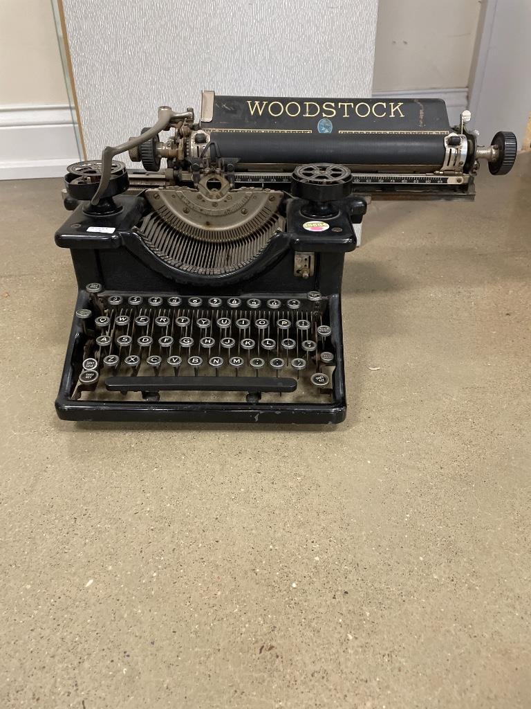 Woodstock vintage typewriter (1 of 1)