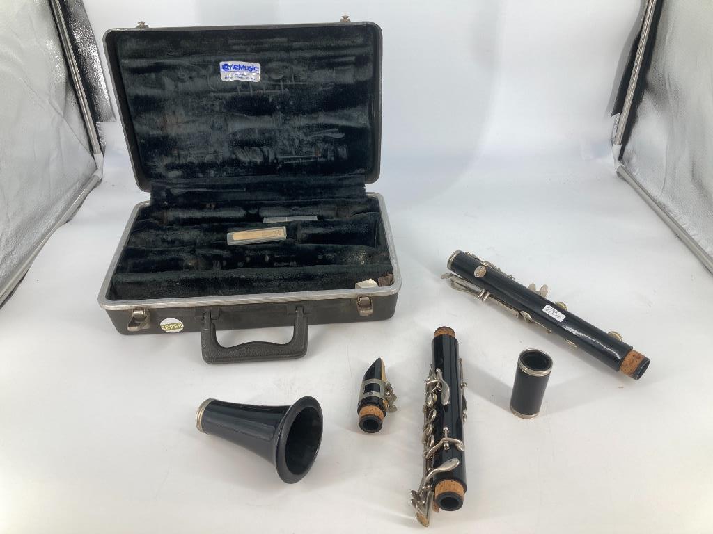 Bundy clarinet in case. (1 of 4)