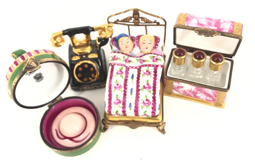 BOX LOT PEINT MAIN: LIMOGES, FRANCE INCLUDING 3" LONG: BOX LOT PEINT MAIN: LIMOGES, FRANCE INCLUDING 3" LONG COUPLE IN BED.