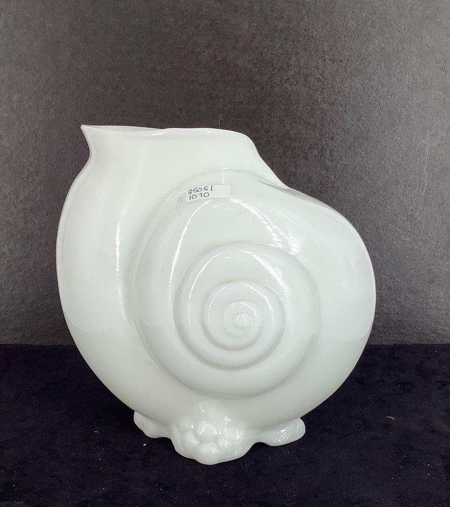 Cambridge opal 8in shell center piece flower vase: Cambridge opal 8in shell center piece flower vase