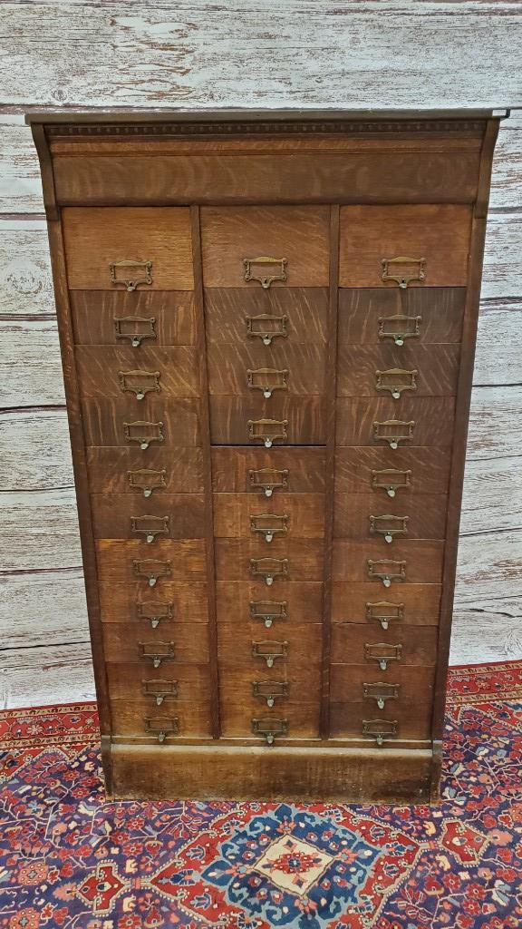 Antique Quarter Sawn Oak 33 Compartmented Railroad (1 of 1)