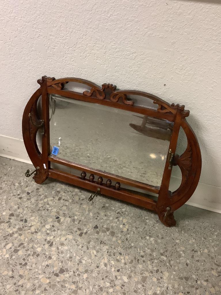 Victorian style mirror. (1 of 1)