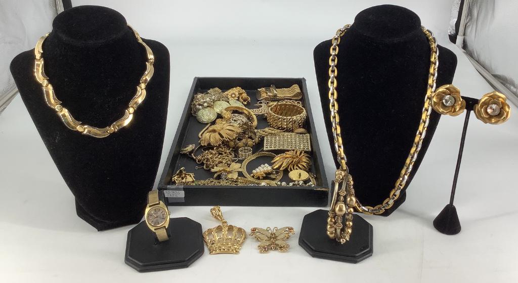 Lot of Gold Tone Metal Fashion Jewelry + Accessories: Lot of Gold Tone Metal Fashion Jewelry + Accessories Over two dozen pieces in total, mixed conditions, vintage - modern accessories. Lot includes: signed pins, Seiko wrist watch, buckle style mesh bra