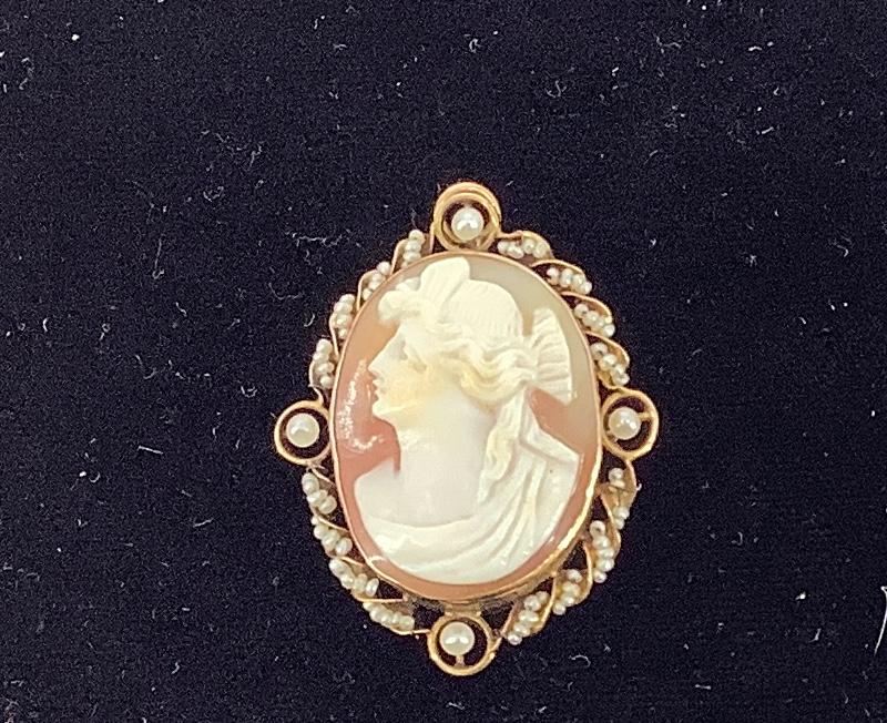 Antique 10kt Gold Cameo Pin/Pendant: Antique 10kt Gold Cameo Pin/Pendant Stamped and tested 10kt yellow gold, 5.6 grams tw., measures approximately 33.75mm x 26.25mm in size, bezel set hand-carved carnelian shell cameo center stone ft. p