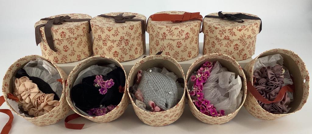 Lot miscellaneous miniature doll hats in hatboxes.: Lot miscellaneous miniature doll hats in hatboxes.