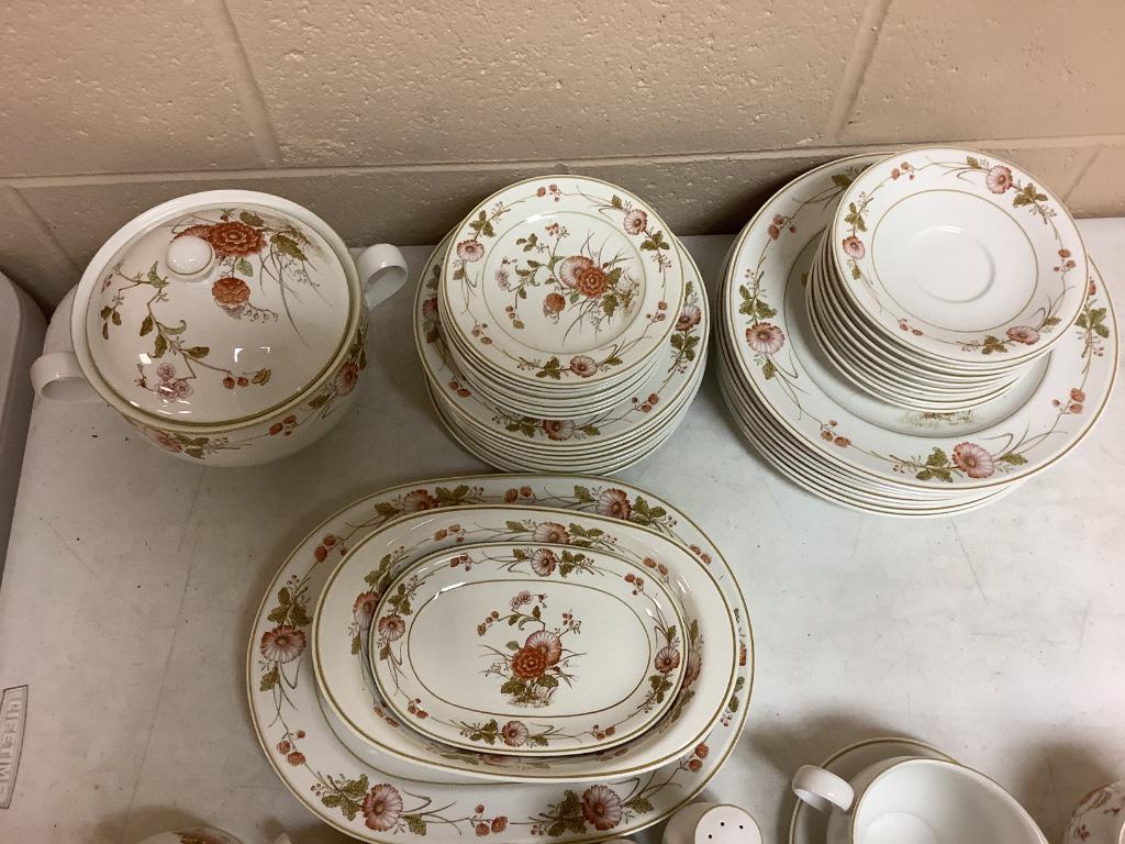 Noritake Versatown partial set "Hofgarten" dinnerware. (1 of 2)