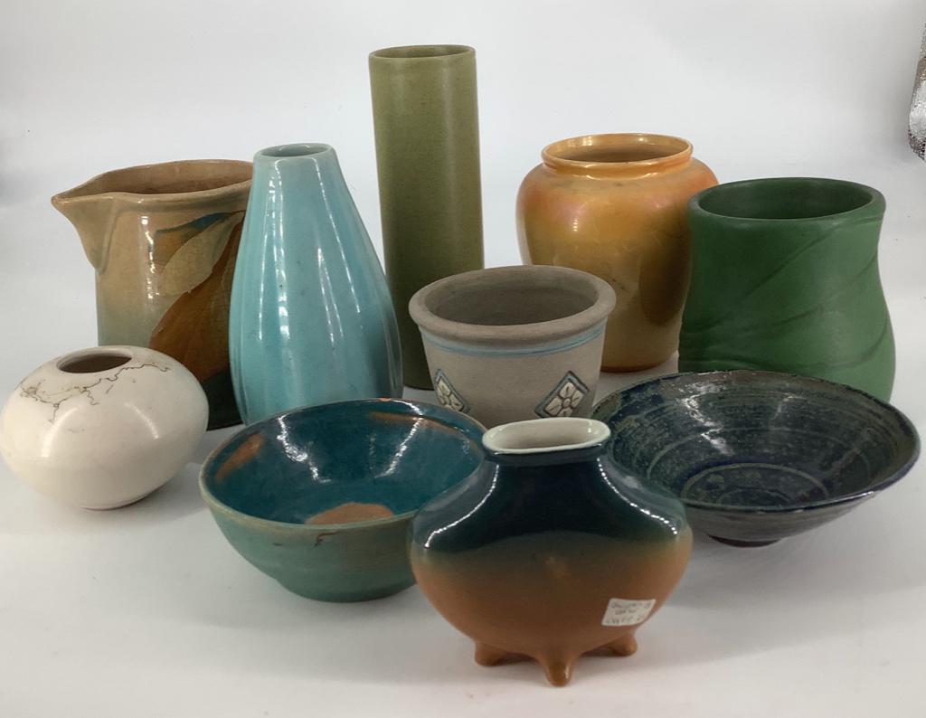 Lot pottery and vases. (1 of 1)