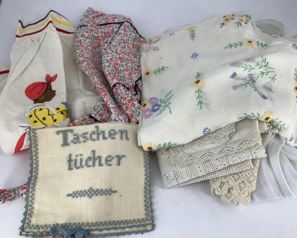 Lot vintage aprons table cloth and curtains (1 of 1)