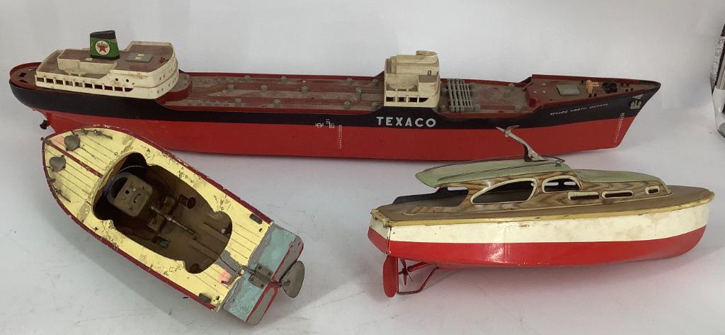 3 model boats 27”, 12”, 12”.: 3 model boats 27”, 12”, 12”.