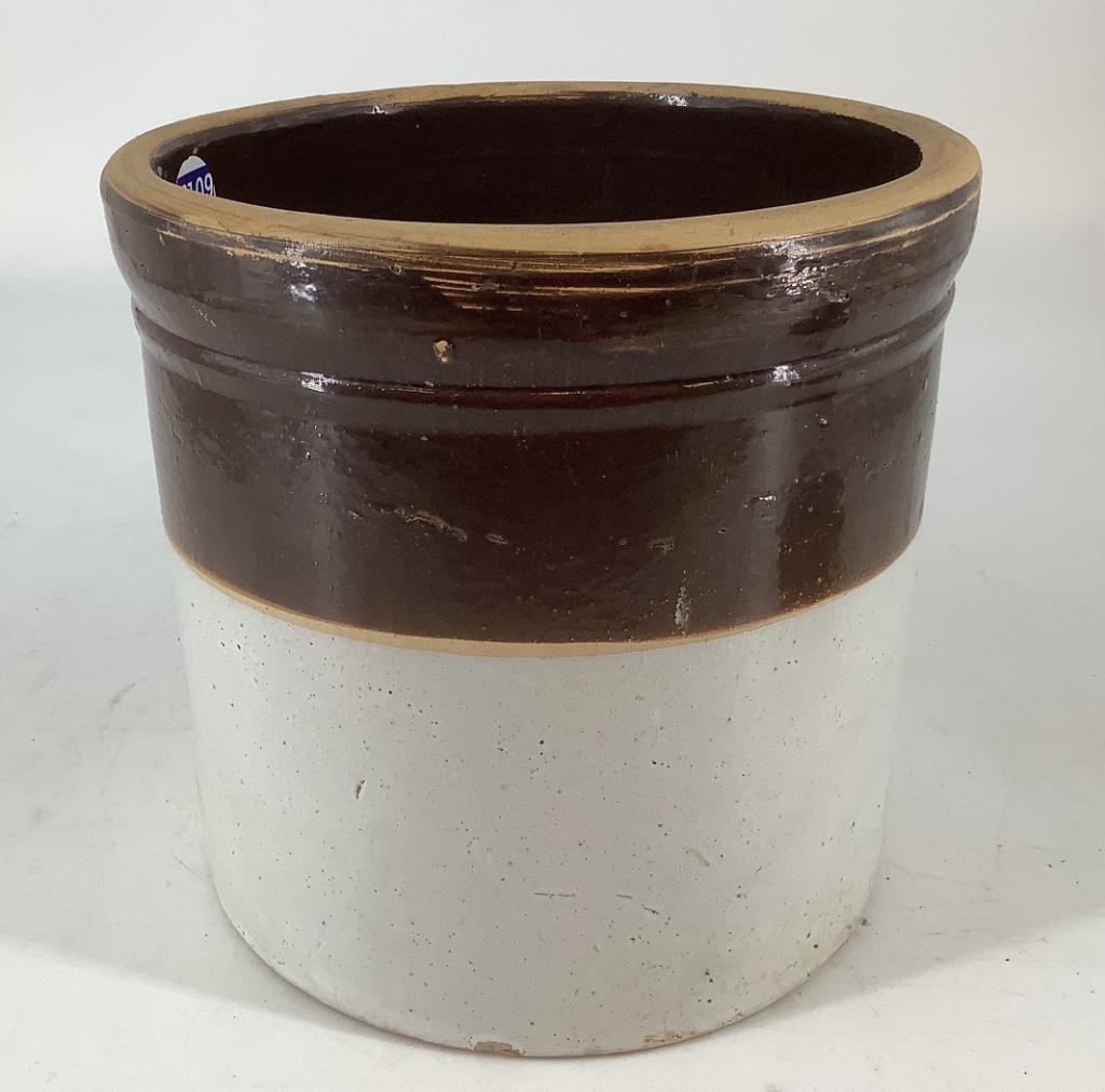 71/2” crock , there is a hair line crack.: 71/2” crock , there is a hair line crack.
