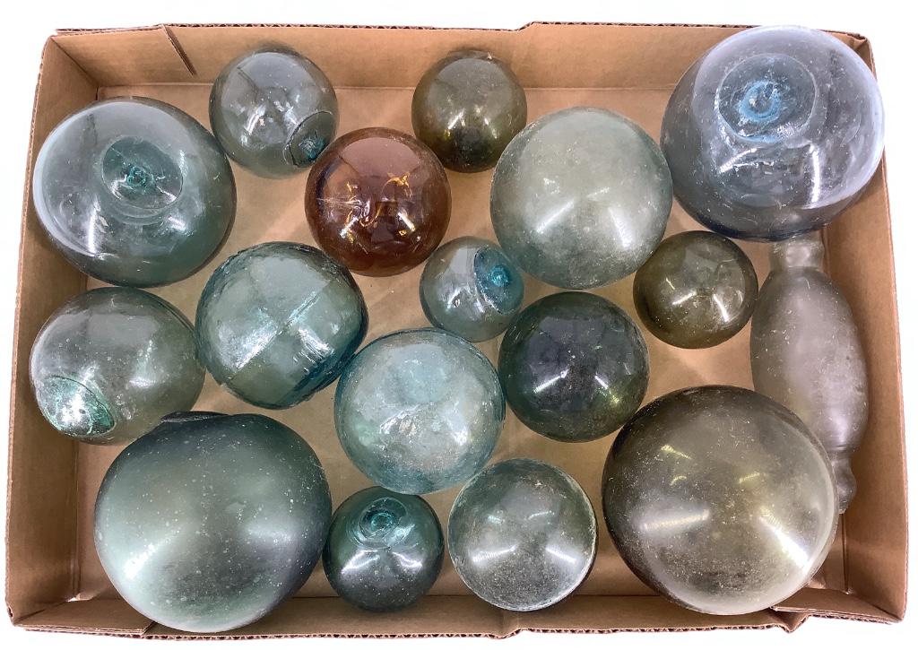 Lot of Japanese glass fishing floats: Lot of Japanese glass fishing floats