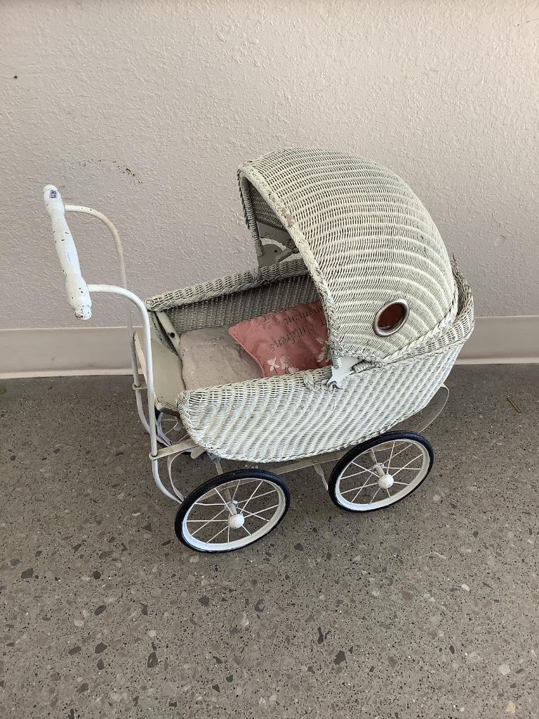 Wicker baby buggy 28 x 13 1/2 x 26 in. (71.12 x 34.29 x (1 of 3)