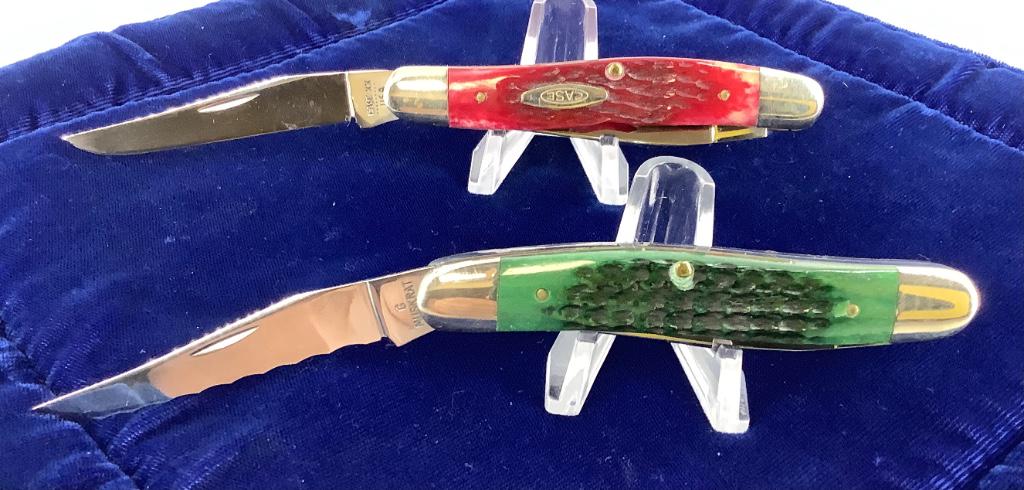 Two Case XX Folding Knives: Two Case XX Folding Knives Manufactured in the USA, red and green bone handles, each with two stainless steel muskrat blades (one serrated on each), G Muskrat and R Muskrat models, like new/gently use