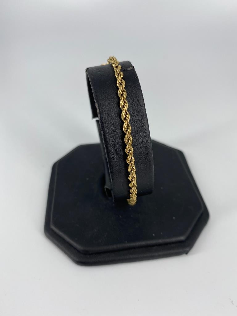 14kt Yellow Gold Bracelet: 14kt Yellow Gold Bracelet Spiral chain design, 7.25” in length, by Beverly Hills Gold, stamped and tested with box clasp closure (4.2 grams tw)