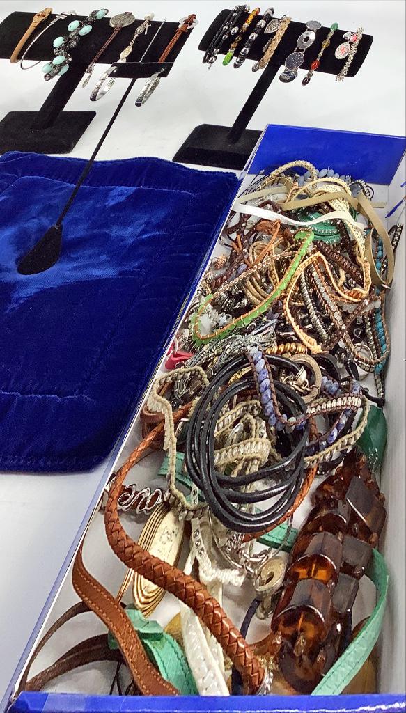 Box Lot Of Dozens Of Bracelets (1 of 7)