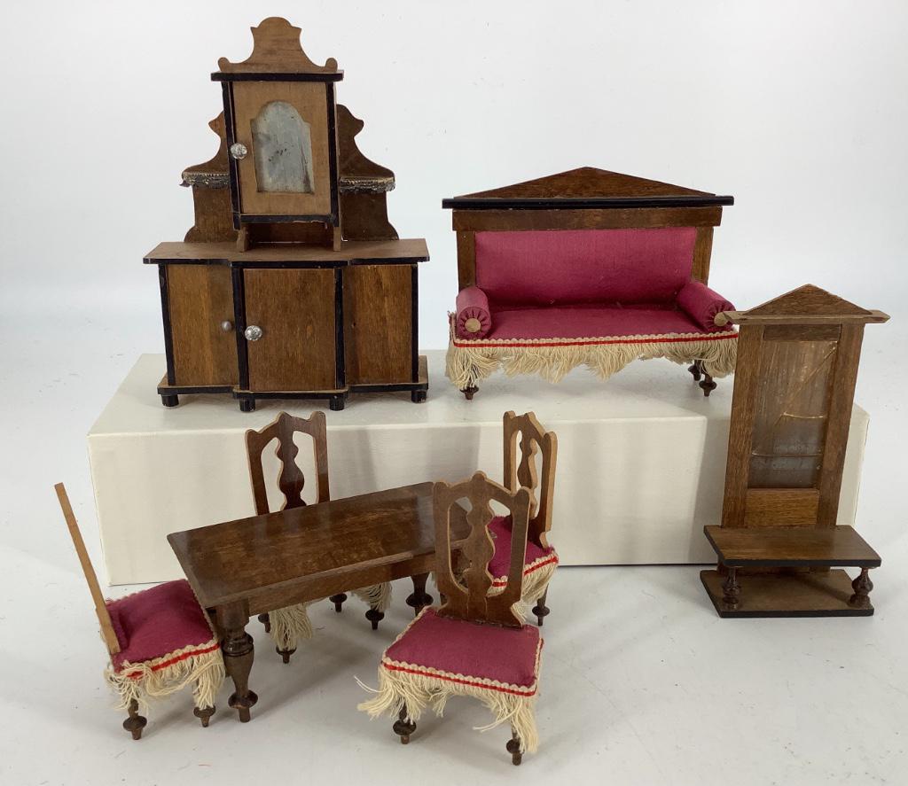 (8) pieces antique dollhouse furniture. Includes (1 of 1)