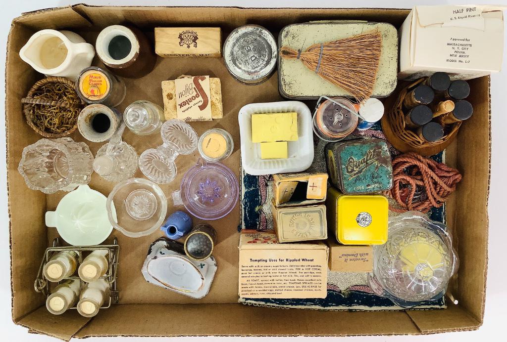 Lot miscellaneous child's kitchen accessories as shown. (1 of 1)