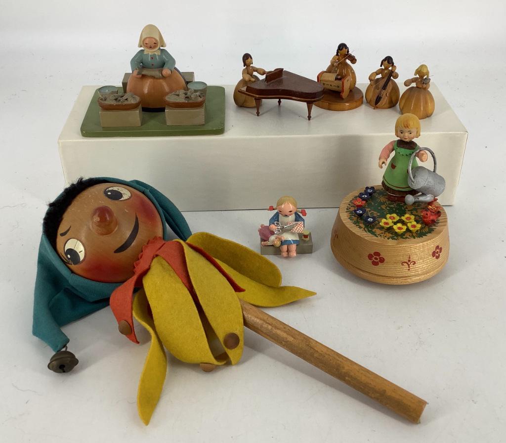 Lot miscellaneous wood items. Includes Jester Marotte, (1 of 1)