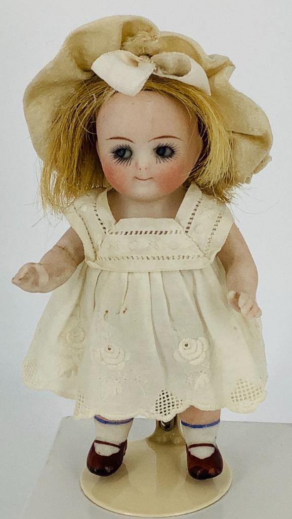 4 1/2" Kestner 111 all bisque googly girl, One-piece (1 of 4)
