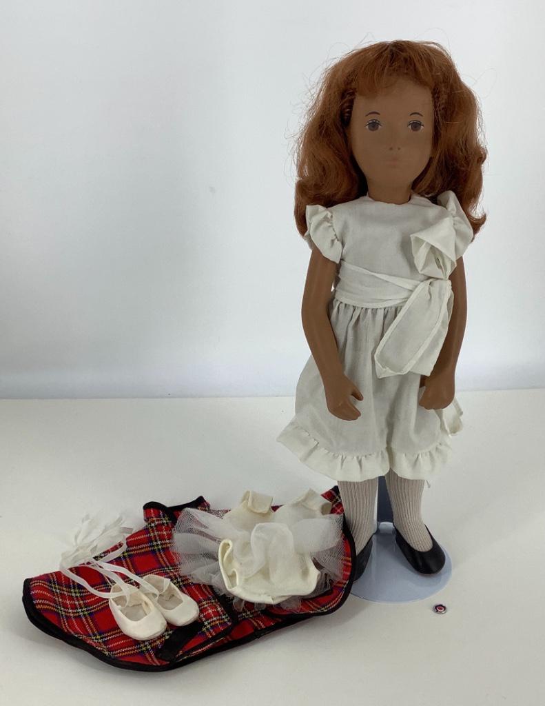 Made in England Trendon Sasha Redhead White Dress 108: Made in England Trendon Sasha Redhead White Dress 108 in original box. Comes with ballerina outfit and tartan cape. Has red dot Serie tag but is missing the cord to hold it around her wrist. Head and 