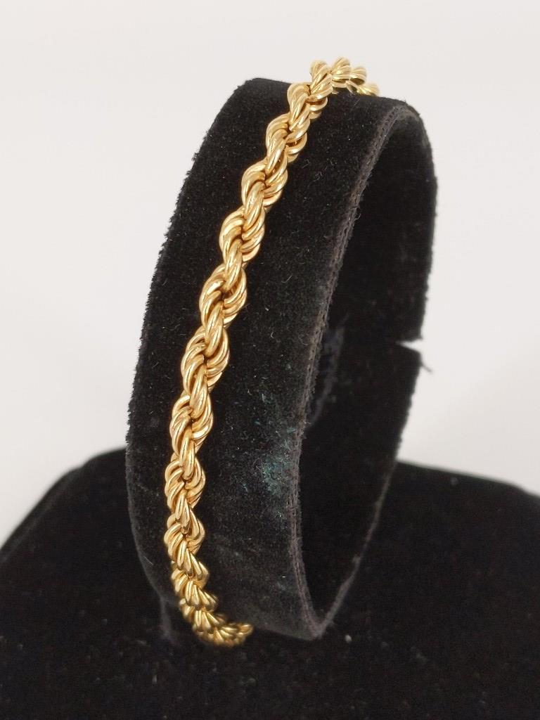 14KT Yellow Gold Bracelet: 14KT Yellow Gold Bracelet 7" spiral chain with spring ring clasp closure, stamped and tested (3.5 grams tw).