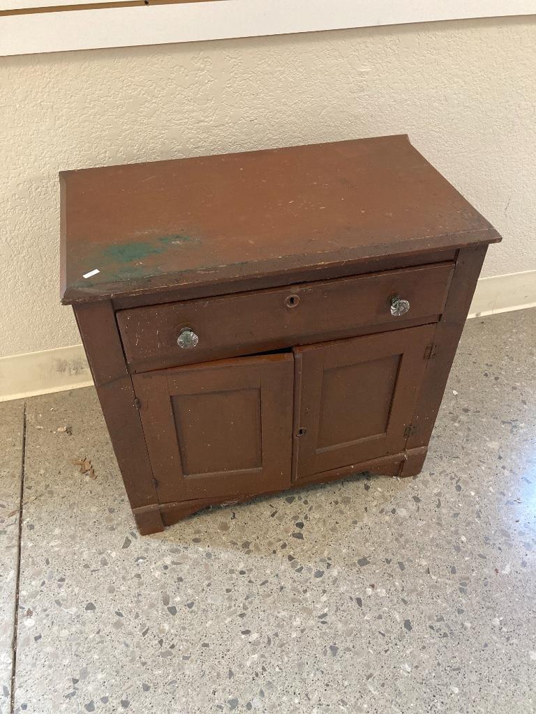 Wooden stand 28 x 17 x 30: Wooden stand 28 x 17 x 30