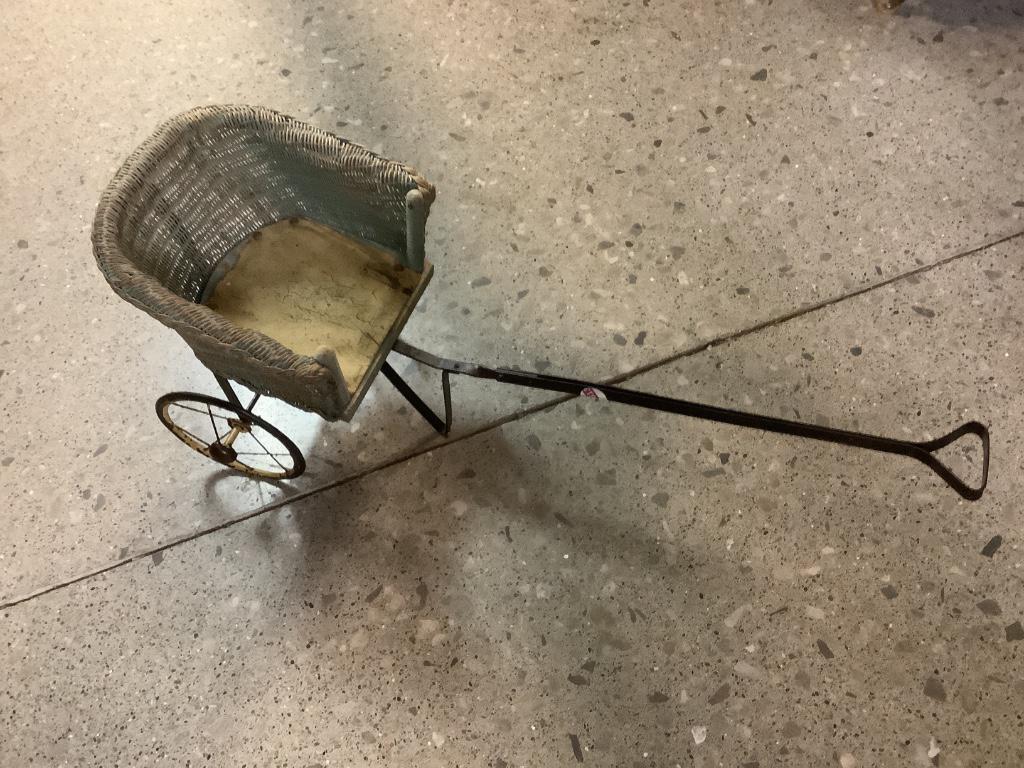 Doll size wicker chariot: Doll size wicker chariot