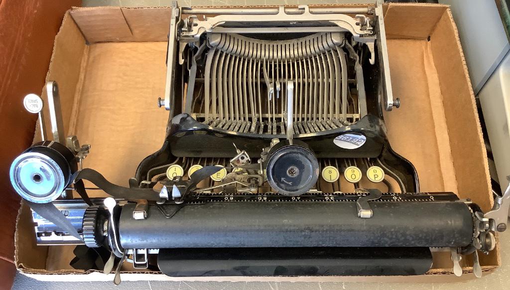 LC Smith & Corona typewriter. Disassembled. SN:V (1 of 6)