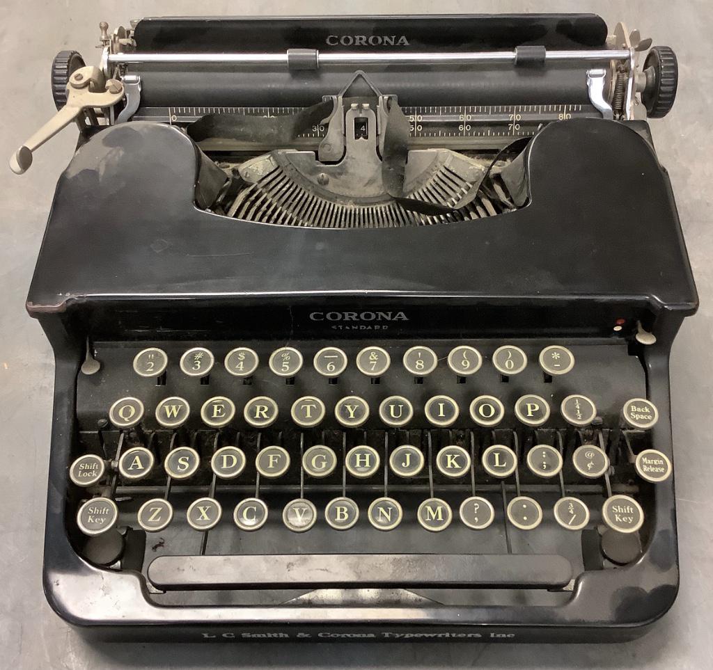 L C Smith & Corona typewriter inc. SN:043-B. Includes (1 of 8)