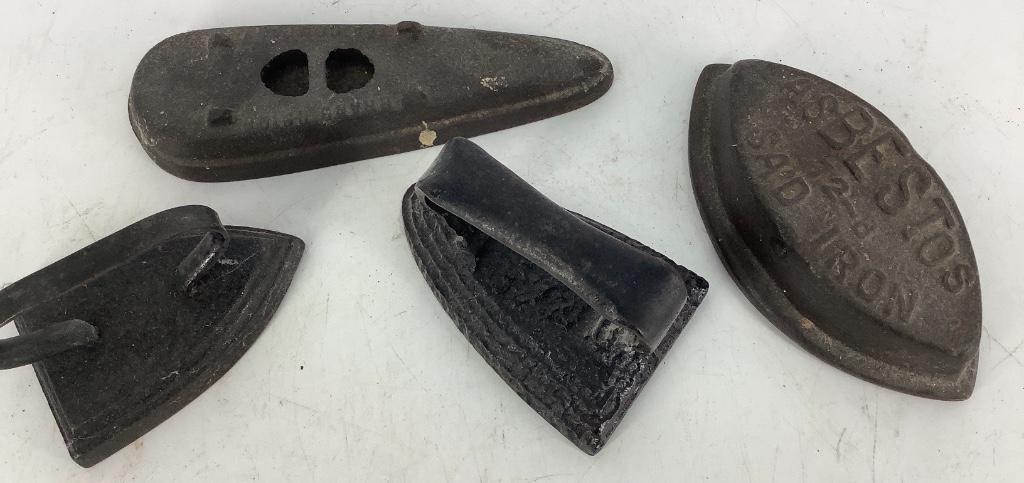 4 cast-iron irons. Two without handles.: 4 cast-iron irons. Two without handles.