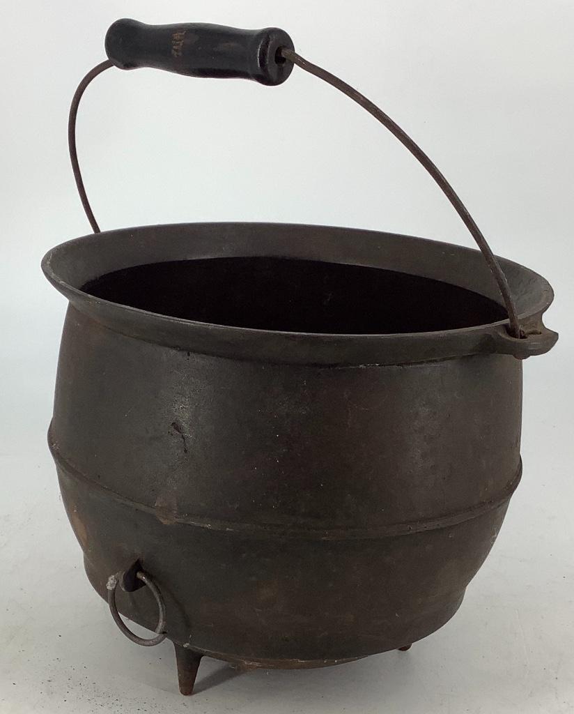 10” wide x 9” high cast iron kettle with legs.: 10” wide x 9” high cast iron kettle with legs.