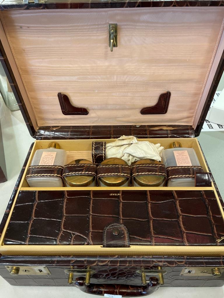 Shorttrip vintage ladies overnight case and other (1 of 2)