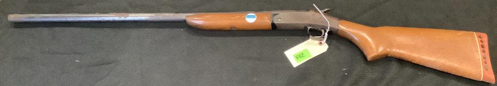 Harrington & Richardson Model Topper 158 .12 Gauge: Harrington & Richardson Model Topper 158 .12 Gauge Single Shot Shotgun SN: A6218467, rust.