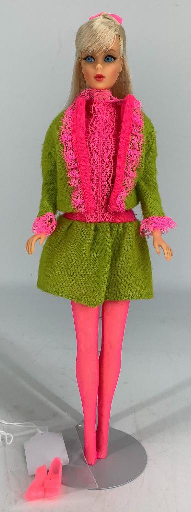 Platinum Twist & Turn Barbie. Doll is dressed in outfit (1 of 1)
