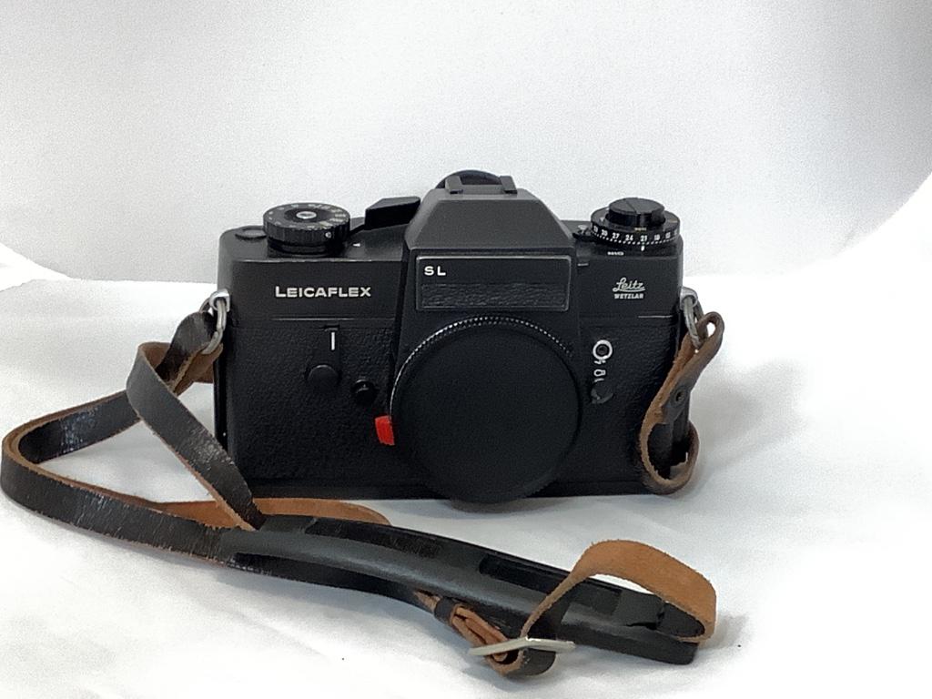 Leica camera, Leicaflex. Working condition unknown.. (1 of 2)