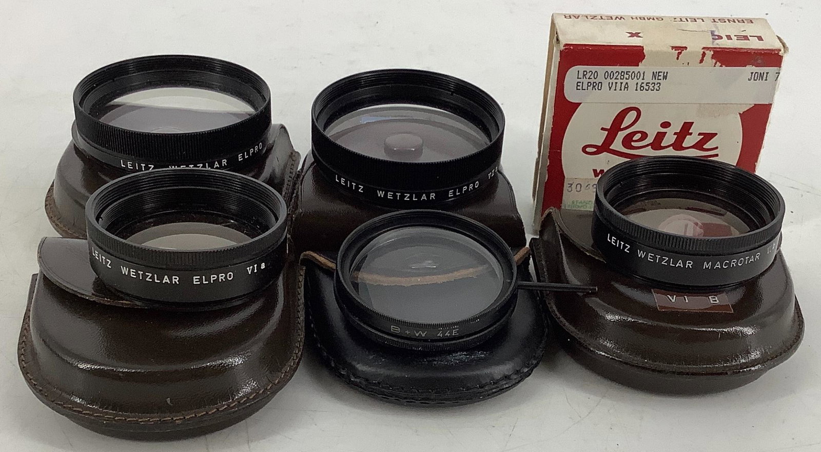 Lot of 6 camera lenses. Most in cases. (1 of 5)