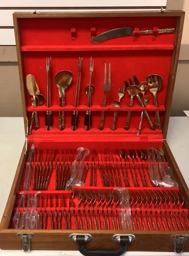 Thailand gold tone flatware, 168 pieces. (1 of 2)