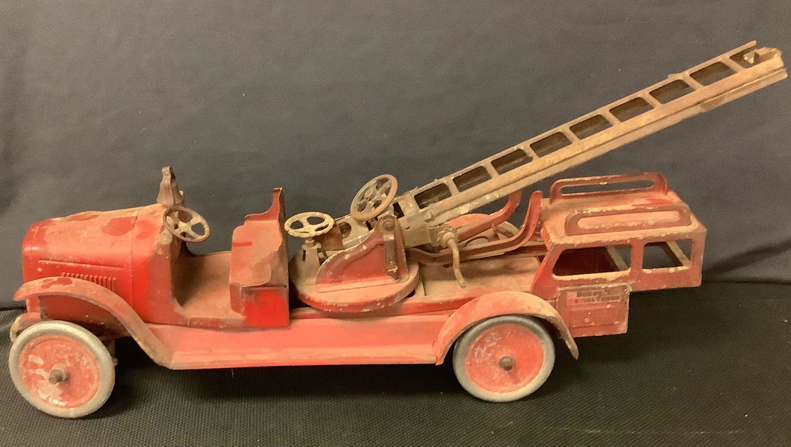 Buddy L Aerial Toy Fire truck. Fire ladder truck.26â€ (1 of 9)