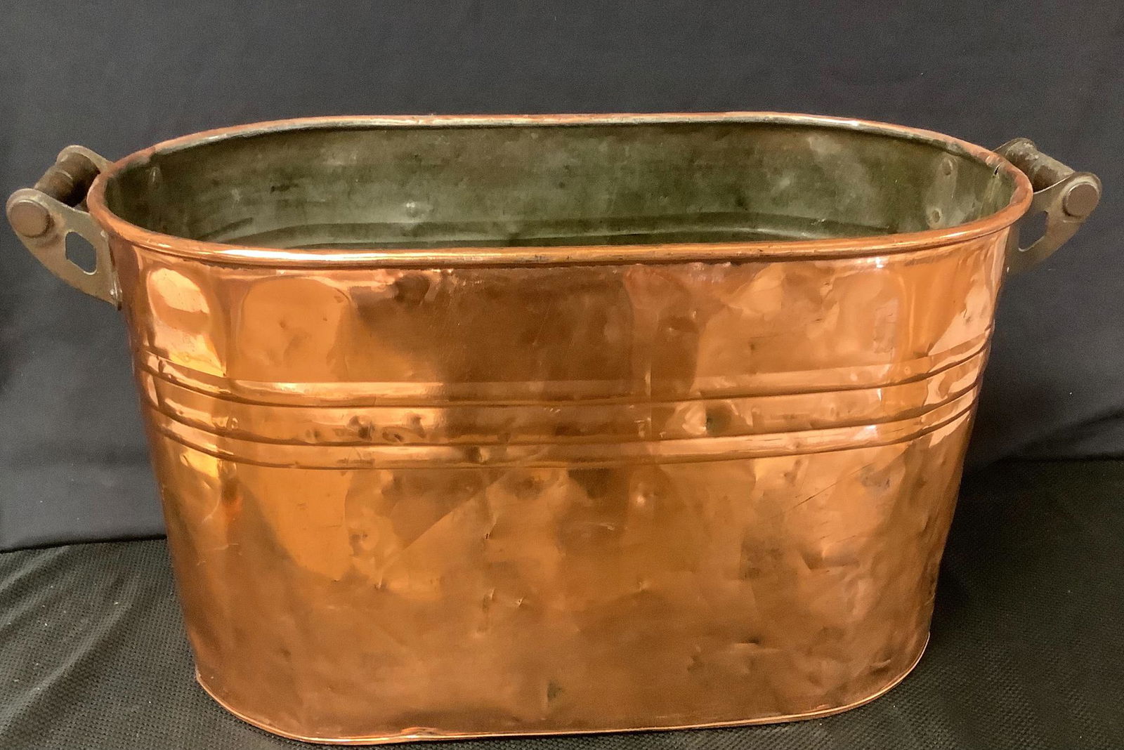 Copper boiler wash tub, 13â€ x 21â€ no lid. (1 of 2)