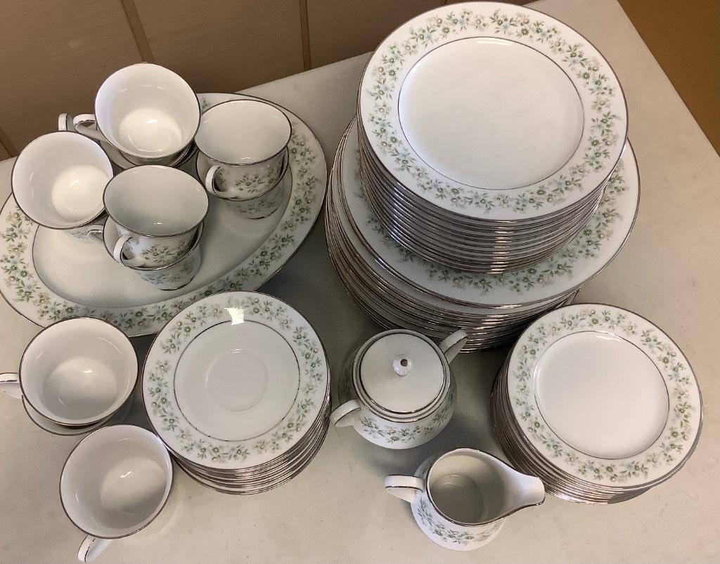 Noritake â€œSavannaâ€,12 dinner plates, 11 cups, 12 (1 of 3)