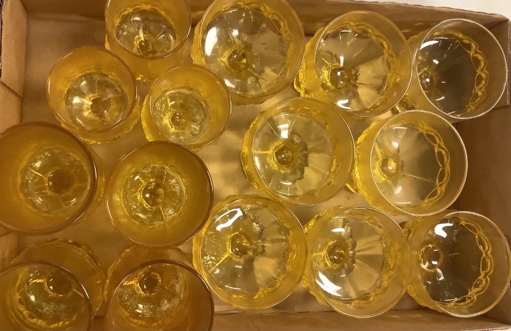 Vintage Tiffin and Franciscan Madeira corn silk yellow (1 of 2)