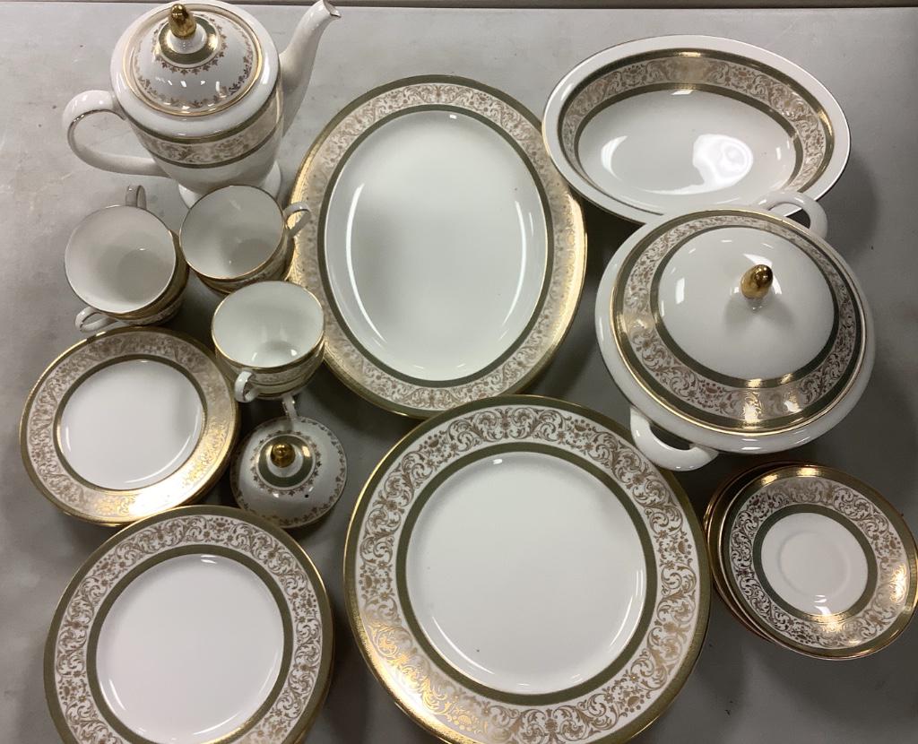 Minton China â€œAragonâ€ dinnerware. 35 pieces. (1 of 3)