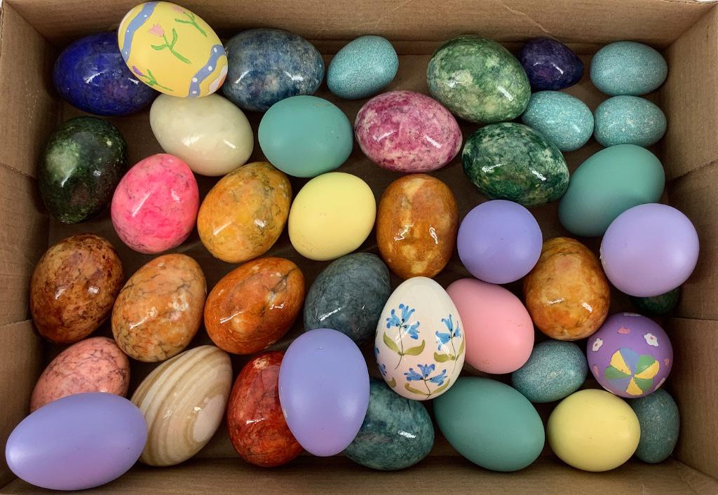 Lot of multicolor eggs made from agate and other: Lot of multicolor eggs made from agate and other materials. Most are 2 1/2 inches tall by 2 inches wide. Some are painted.
