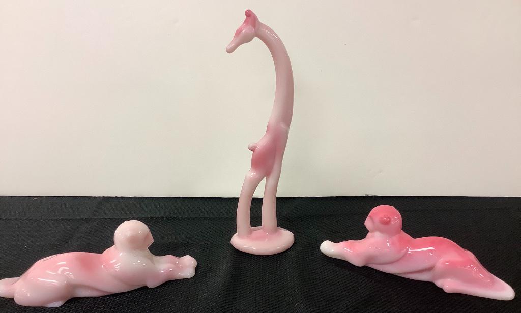 Heisey HCA by Fenton Rosalene Giraffe 11â€, 2 tigers (1 of 1)